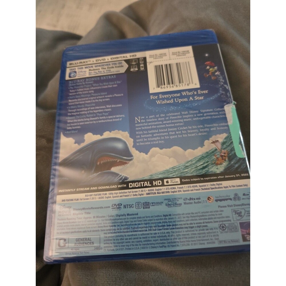 Brand New Pinocchio Blu-ray + DVD + Digital HD Disney Signature Collection - Picture 2 of 3